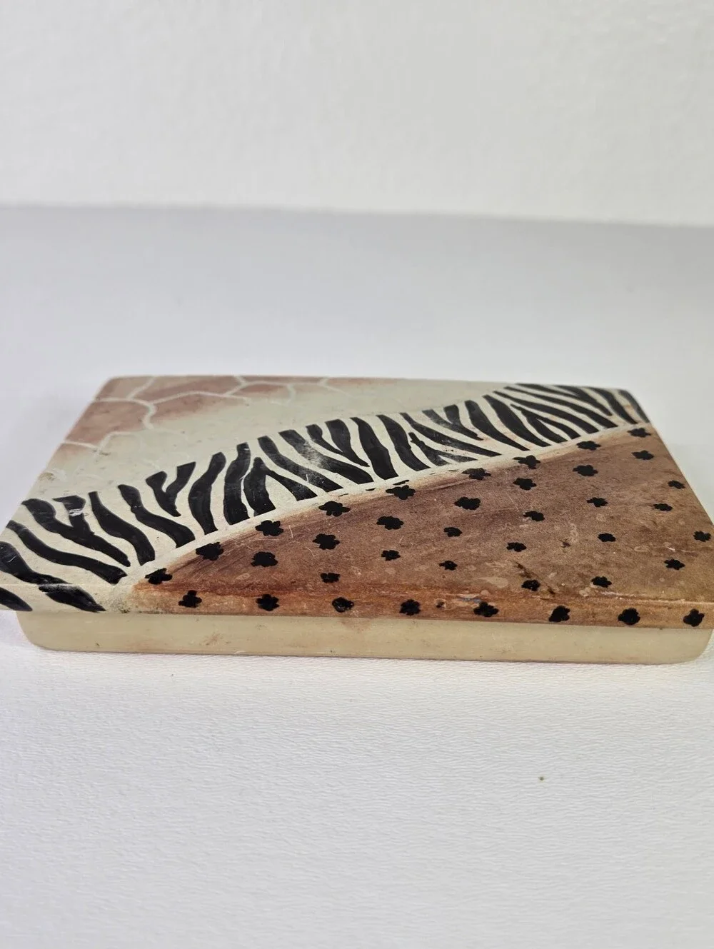 VTG Animal‎ Carved Print Soap Stone Trinket Box Hand Crafted in Kenya Wild Life